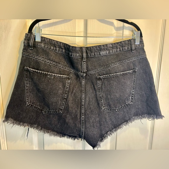 🖤”Zara” NWT Distressed Dark Wash Black “Denim”Cotton Short w/ Pockets Size 14🖤 - Picture 3 of 12